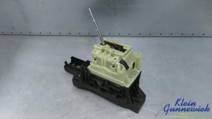 Begagnade Växelspak Mercedes B-Klasse Pris € 80,00 Marginaltabell erbjuds av Klein Gunnewiek Autodemontage & Motorentechniek