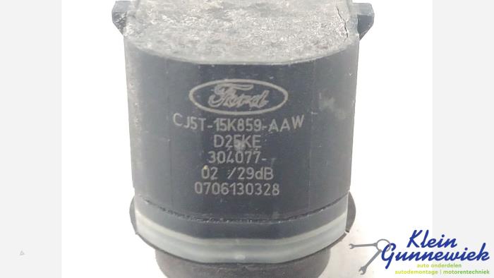 Parkeringssensor från en Ford Focus 2013