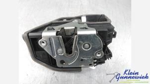 Begagnade Dörrlåsmekanism, 4-dörrars, vänster fram BMW 5-Serie Pris € 50,00 Marginaltabell erbjuds av Klein Gunnewiek Autodemontage & Motorentechniek