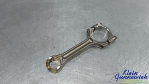 Begagnade Vevstake Renault Master Pris € 100,00 Marginaltabell erbjuds av Klein Gunnewiek Autodemontage & Motorentechniek