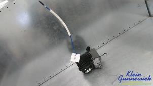 Gebruikte Deurslot Mechaniek 4Deurs links-achter Kia Sportage Prijs € 85,00 Margeregeling aangeboden door Klein Gunnewiek Autodemontage & Motorentechniek