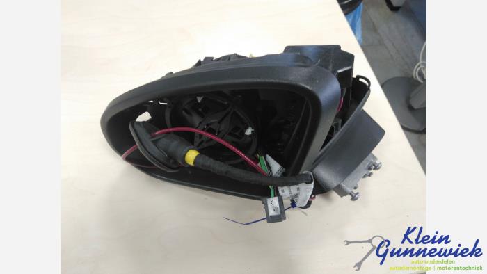 Skärmspegel, vänster från en Mercedes A-Klasse 2023