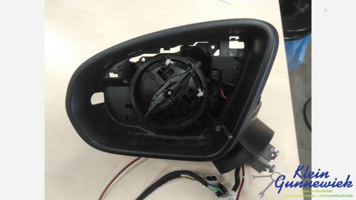 Skärmspegel, vänster från en Mercedes A-Klasse 2023