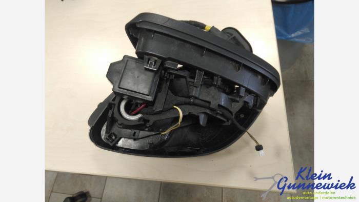 Skärmspegel, vänster från en Mercedes A-Klasse 2023