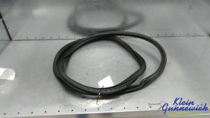 Begagnade Dörrtätning, 4-dörrars, höger bak Mercedes A-Klasse Pris € 25,00 Marginaltabell erbjuds av Klein Gunnewiek Autodemontage & Motorentechniek