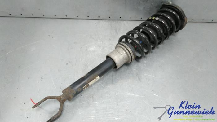 Stötdämparstång, vänster fram från en Mercedes CLS-Klasse 2004