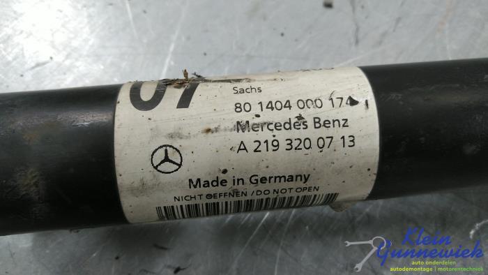 Stötdämparstång, vänster fram från en Mercedes CLS-Klasse 2004
