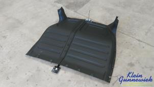 Begagnade Hyttvägg Renault Kangoo Pris € 395,00 Marginaltabell erbjuds av Klein Gunnewiek Autodemontage & Motorentechniek