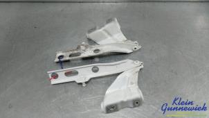 Begagnade Gångjärn, motorhuv Audi Q5 Pris € 25,00 Marginaltabell erbjuds av Klein Gunnewiek Autodemontage & Motorentechniek