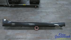 Begagnade Sidokjol, höger BMW 2-Serie Pris € 65,00 Marginaltabell erbjuds av Klein Gunnewiek Autodemontage & Motorentechniek