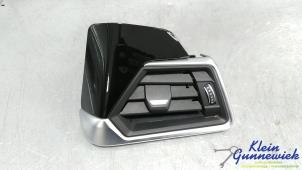 Begagnade Luftmunstycke, instrumentbräda BMW 3-Serie Pris € 30,00 Marginaltabell erbjuds av Klein Gunnewiek Autodemontage & Motorentechniek