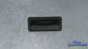 Gebruikte Handgreep Achterklep Ford Fiesta Prijs € 20,00 Margeregeling aangeboden door Klein Gunnewiek Autodemontage & Motorentechniek