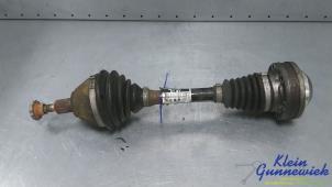 Gebruikte Aandrijfas links-voor Volkswagen Polo Prijs € 47,00 Margeregeling aangeboden door Klein Gunnewiek Autodemontage & Motorentechniek