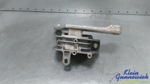 Używane Wspornik silnika Volkswagen Passat Cena € 45,00 Procedura marży oferowane przez Klein Gunnewiek Autodemontage & Motorentechniek