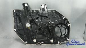 Gebruikte Ruitmechaniek 4Deurs rechts-voor Ford Focus Prijs € 75,00 Margeregeling aangeboden door Klein Gunnewiek Autodemontage & Motorentechniek