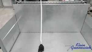 Begagnade Låsmekanism, baklucka Renault Trafic Pris € 30,00 Marginaltabell erbjuds av Klein Gunnewiek Autodemontage & Motorentechniek