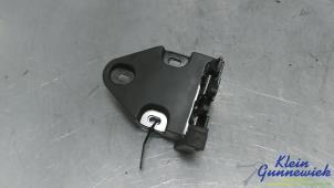 Begagnade Låsmekanism, baklucka Renault Trafic Pris € 30,00 Marginaltabell erbjuds av Klein Gunnewiek Autodemontage & Motorentechniek