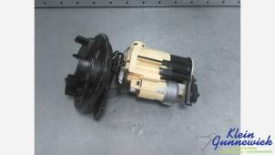 Gebruikte Brandstofpomp Elektrisch Mercedes C-Klasse Prijs € 125,00 Margeregeling aangeboden door Klein Gunnewiek Autodemontage & Motorentechniek