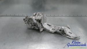 Gebruikte Dynamosteun onder Volkswagen Touran Prijs € 40,00 Margeregeling aangeboden door Klein Gunnewiek Autodemontage & Motorentechniek