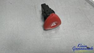 Begagnade Nödbelysningsbrytare Renault Trafic Pris € 20,00 Marginaltabell erbjuds av Klein Gunnewiek Autodemontage & Motorentechniek