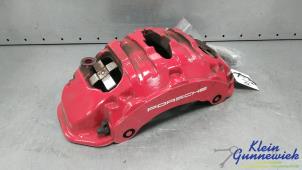 Begagnade Främre bromsok, höger Porsche Panamera Pris € 325,00 Marginaltabell erbjuds av Klein Gunnewiek Autodemontage & Motorentechniek