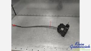 Begagnade Dörrlåsmekanism, 4-dörrars, höger fram Ford Mondeo Pris € 35,00 Marginaltabell erbjuds av Klein Gunnewiek Autodemontage & Motorentechniek