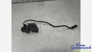 Begagnade Låsmekanism, motorhuv Volkswagen Golf Pris € 30,00 Marginaltabell erbjuds av Klein Gunnewiek Autodemontage & Motorentechniek