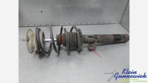 Gebruikte Schokdemperpoot rechts-voor BMW 1-Serie Prijs € 35,00 Margeregeling aangeboden door Klein Gunnewiek Autodemontage & Motorentechniek