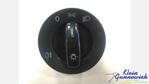 Używane Przelacznik swiatel Volkswagen Transporter Cena € 20,00 Procedura marży oferowane przez Klein Gunnewiek Autodemontage & Motorentechniek