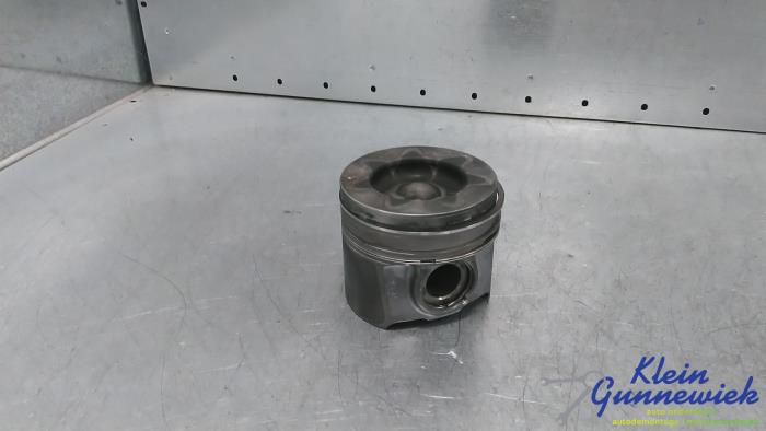 Kolv från en Opel Vivaro 2021
