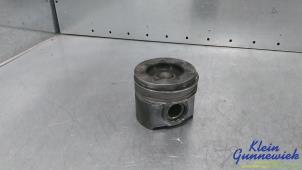 Begagnade Kolv Opel Vivaro Pris € 85,00 Marginaltabell erbjuds av Klein Gunnewiek Autodemontage & Motorentechniek