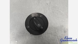 Używane Przelacznik swiatel Volkswagen Transporter Cena € 20,00 Procedura marży oferowane przez Klein Gunnewiek Autodemontage & Motorentechniek