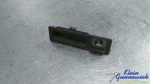 Gebruikte Handgreep Achterklep BMW X5 Prijs € 20,00 Margeregeling aangeboden door Klein Gunnewiek Autodemontage & Motorentechniek