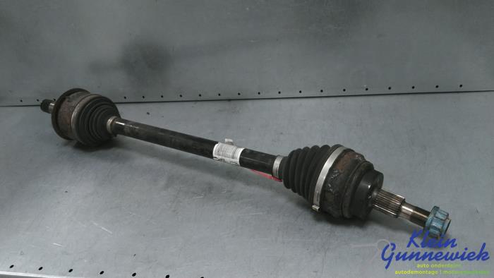 Aandrijfas links-achter van een Mercedes Vito 2019