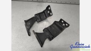 Gebruikte Scharnier Achterklep Mercedes Vito Prijs € 85,00 Margeregeling aangeboden door Klein Gunnewiek Autodemontage & Motorentechniek