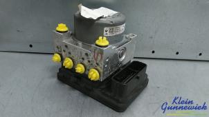 Używane Pompa ABS Renault Megane Cena € 125,00 Procedura marży oferowane przez Klein Gunnewiek Autodemontage & Motorentechniek