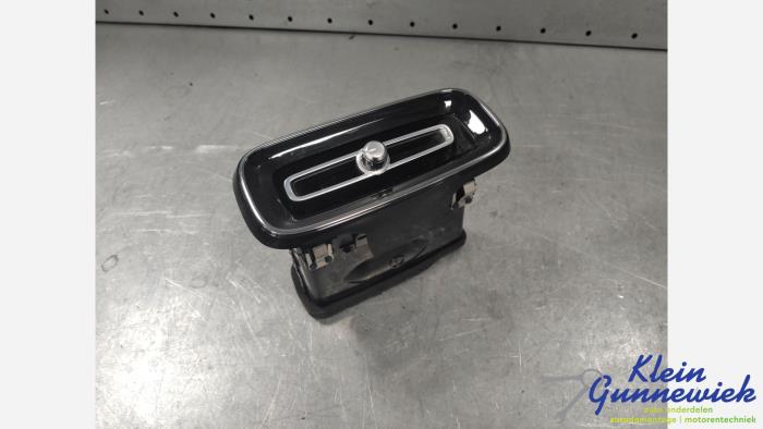 Luftmunstycke, instrumentbräda från en Volvo XC40 2022