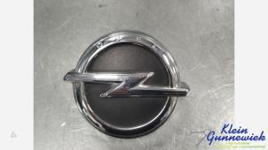 Używane Uchwyt tylnej klapy Opel Corsa Cena € 25,00 Procedura marży oferowane przez Klein Gunnewiek Autodemontage & Motorentechniek