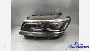 Gebruikte Koplamp links Volkswagen Tiguan Allspace Prijs € 595,00 Margeregeling aangeboden door Klein Gunnewiek Autodemontage & Motorentechniek