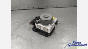 Używane Pompa ABS Renault Clio Cena € 30,00 Procedura marży oferowane przez Klein Gunnewiek Autodemontage & Motorentechniek