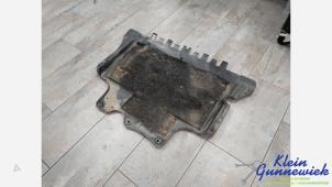 Begagnade Motorskyddspanel Volkswagen Tiguan Allspace Pris € 75,00 Marginaltabell erbjuds av Klein Gunnewiek Autodemontage & Motorentechniek