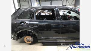 Begagnade Bakdörr, 4-dörrars, höger Audi Q7 Pris € 795,00 Marginaltabell erbjuds av Klein Gunnewiek Autodemontage & Motorentechniek