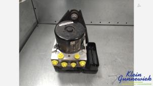 Używane Pompa ABS Volkswagen Touran Cena € 150,00 Procedura marży oferowane przez Klein Gunnewiek Autodemontage & Motorentechniek