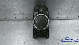 Używane Przelacznik interfejsu czlowiek-maszyna BMW X5 Cena € 85,00 Procedura marży oferowane przez Klein Gunnewiek Autodemontage & Motorentechniek