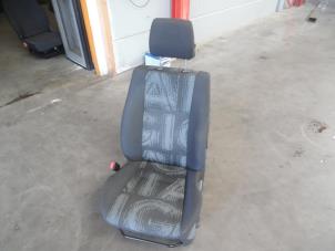 Begagnade Säte, vänster Opel Agila (B) 1.2 16V Pris € 90,00 Marginaltabell erbjuds av Verhoef Cars & Parts