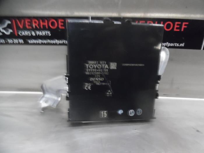 Computer Diversen van een Toyota Yaris III (P13) 1.5 16V Hybrid 2016