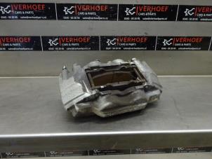 Gebruikte Remklauw (Tang) links-voor Mitsubishi Pajero Hardtop (V6/7) 3.2 DI-D 16V Prijs € 181,50 Inclusief btw aangeboden door Verhoef Cars & Parts