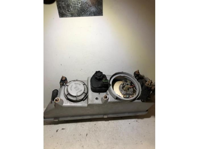 Strålkastare, höger från en Daewoo Espero 1.8 CD 1995