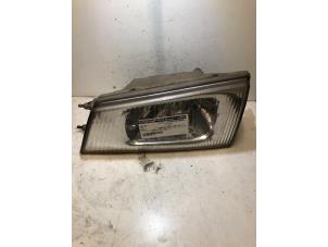 Gebruikte Koplamp links Kia Pregio (TB) 2.5 TCi Prijs € 80,00 Margeregeling aangeboden door Verhoef Cars & Parts