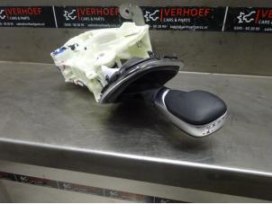 Begagnade Automatisk växelväljare Renault Trafic (1FL/2FL/3FL/4FL) 2.0 dCi 16V 145 Pris på förfrågan erbjuds av Verhoef Cars & Parts